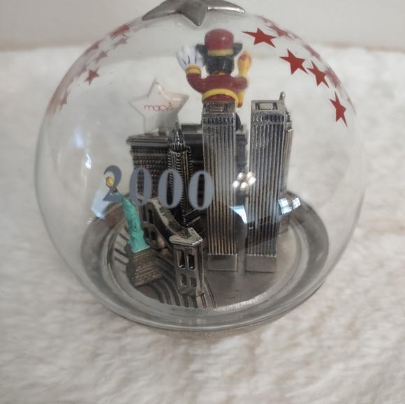 Disney Mickey Mouse Macy's Thanksgiving Day Parade Ornament 2000 - Picture 4 of 9